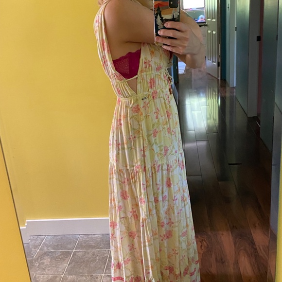 Flirty Summer Beach Dress - Picture 3 of 7